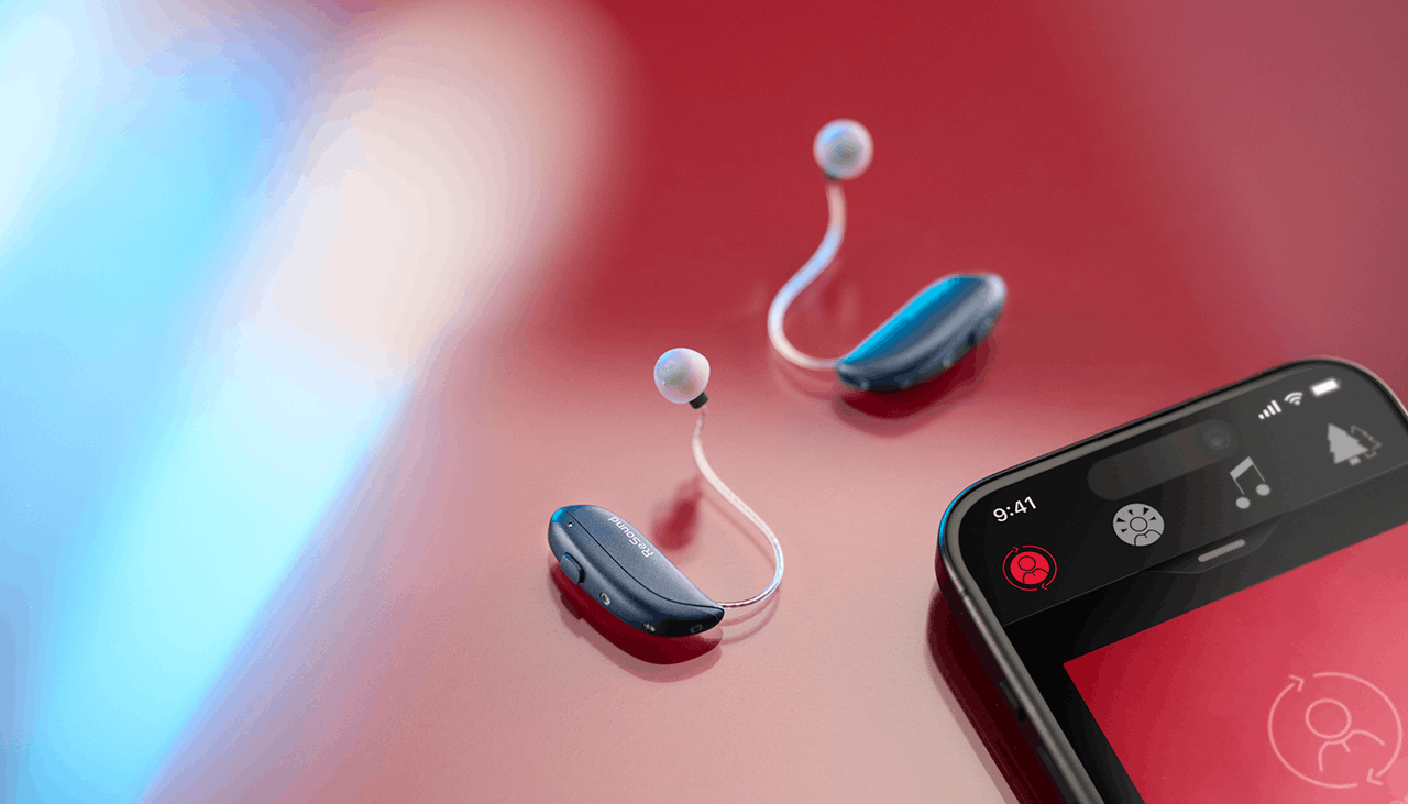 ReSound Vivia hearing aids and mobile displaying ReSound Smart 3D app